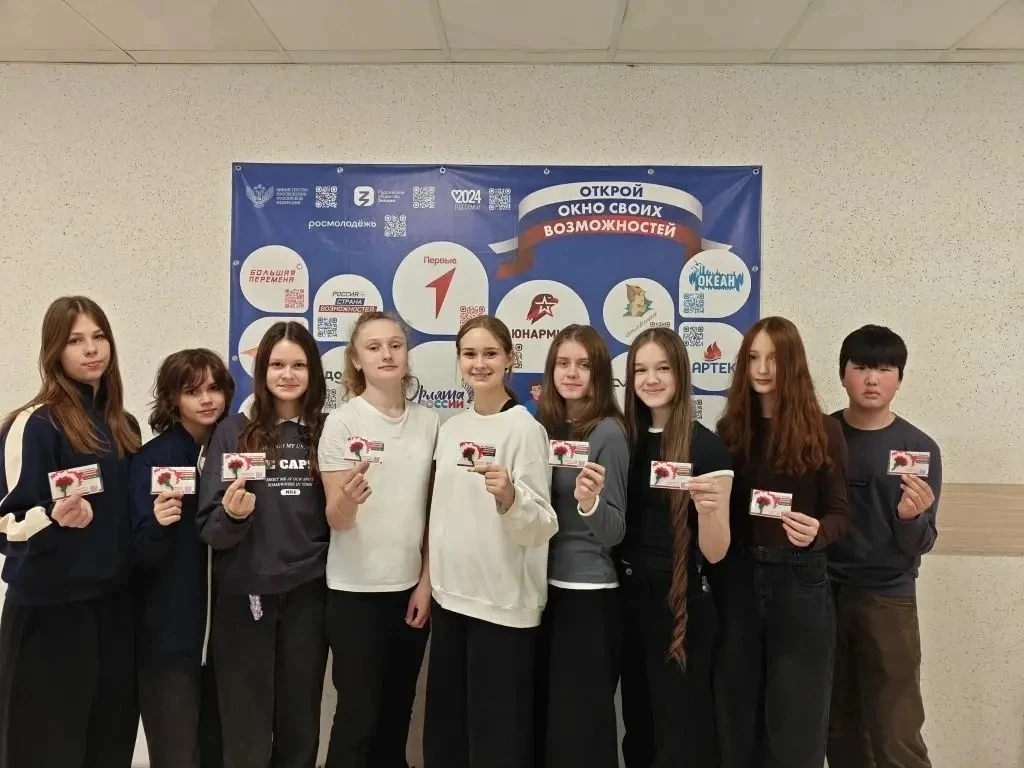🌹 7 «Д» класс — участники акции «Красная гвоздика»! Ученики 7 «Д» класса с гордостью присоединились 