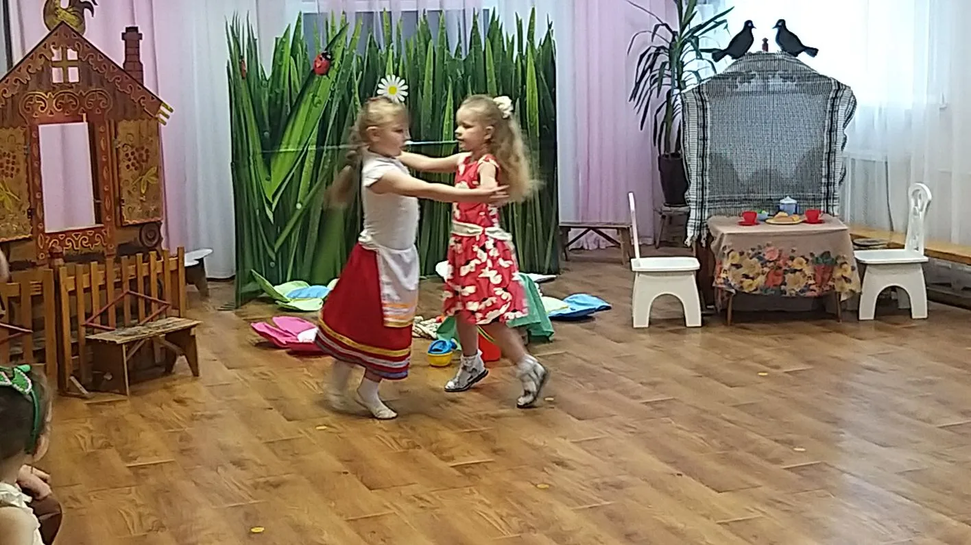 Сегодня в Центре развития ребенка - детском саду 163 "День сказок и талантов": ребята из старших гру