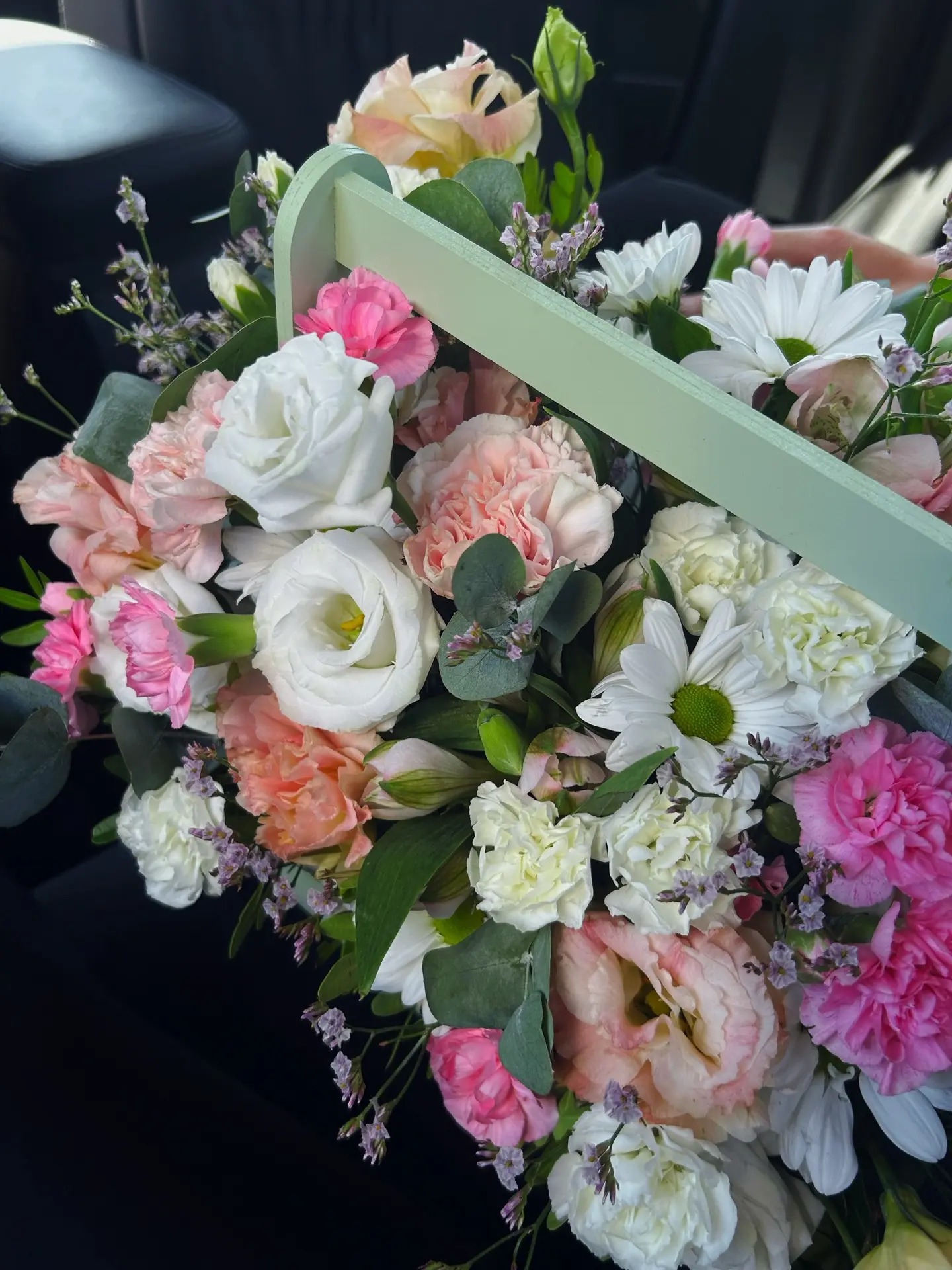 Извините, что пропадаю! На выходных выдавала подругу замуж. 💍🦢 

Было столько цветов и танцев, что