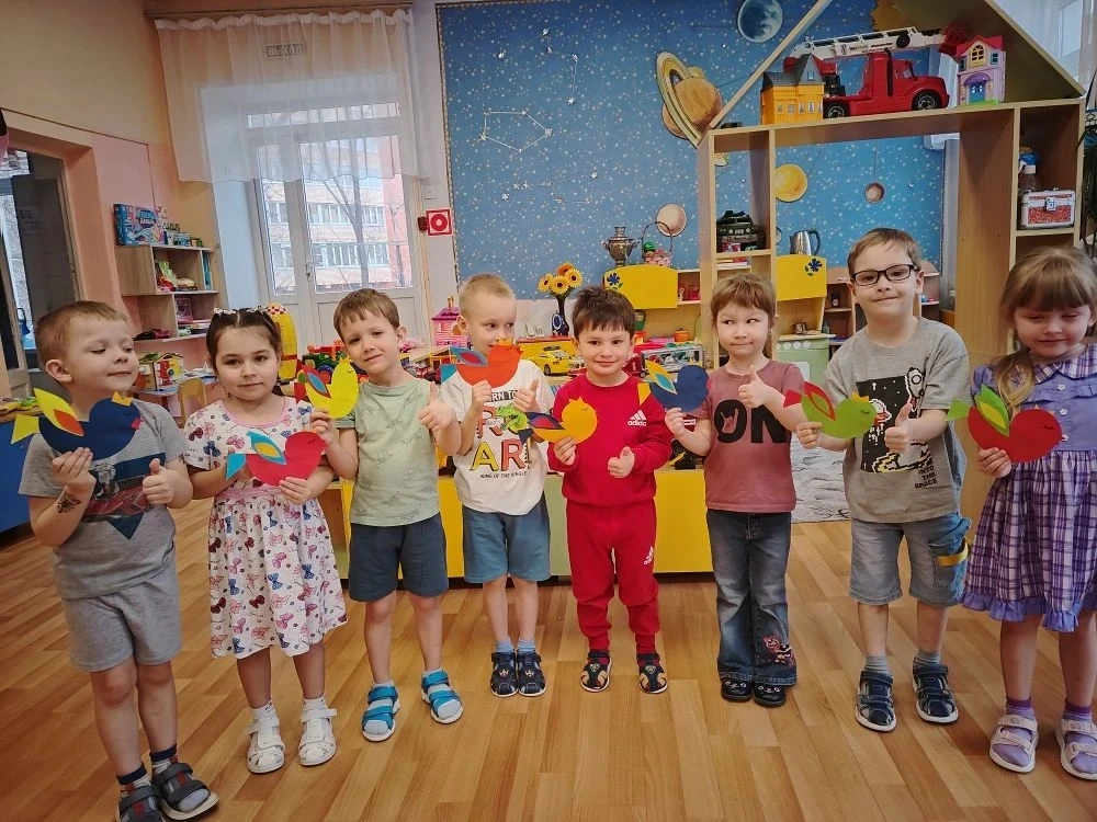 🎉 Дети средней группы "Васильки" сделали замечательную поделку – птичку невеличку из б...