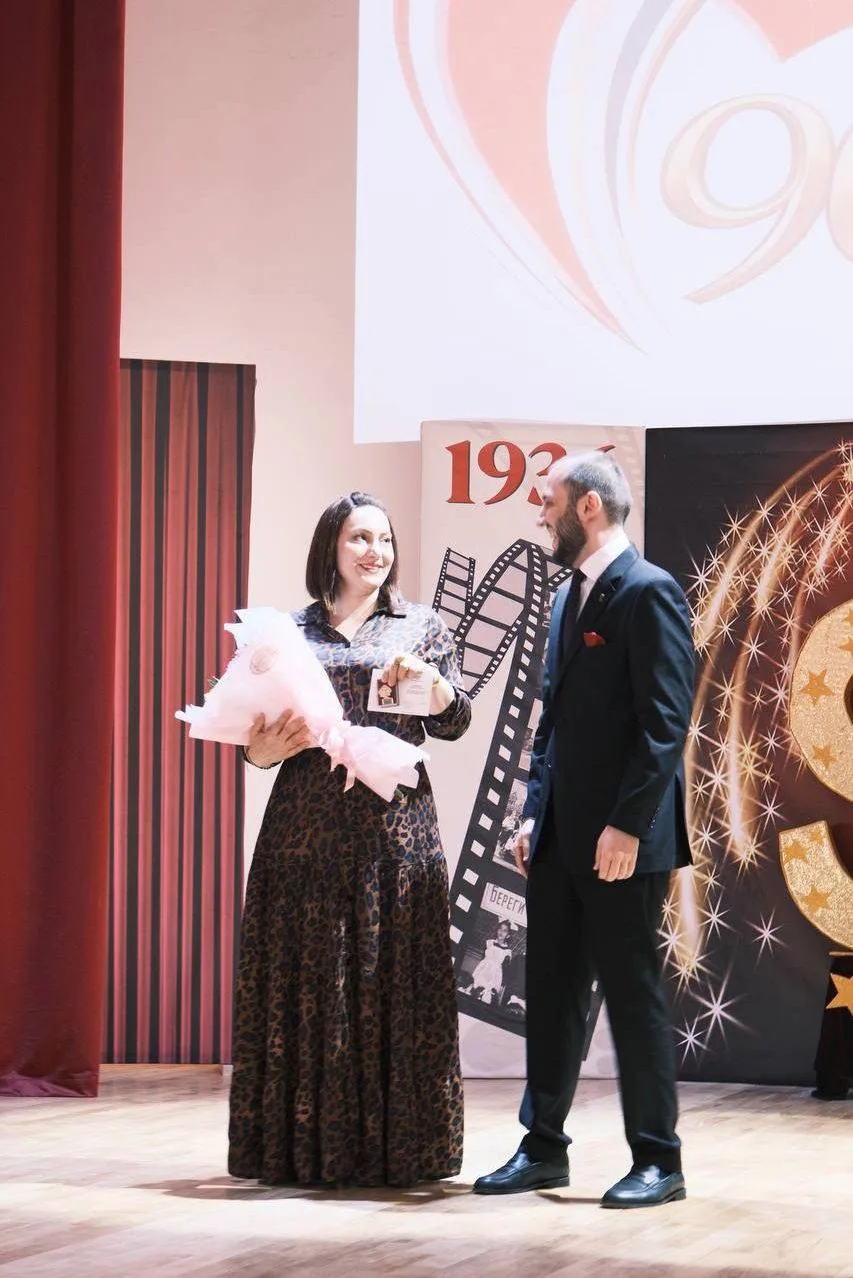 🎉  Коллектив ансамбля «Эхо Гор» сердечно поздравляет с Днём рождения яркую вокалистку ...