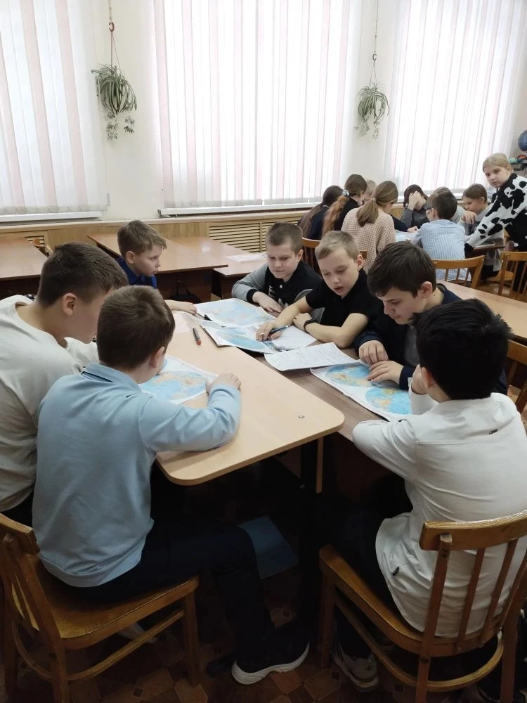 В 5б классе состоялась увлекательная игра "Путешествие за сокровищами"! Три команды погрузились в ат