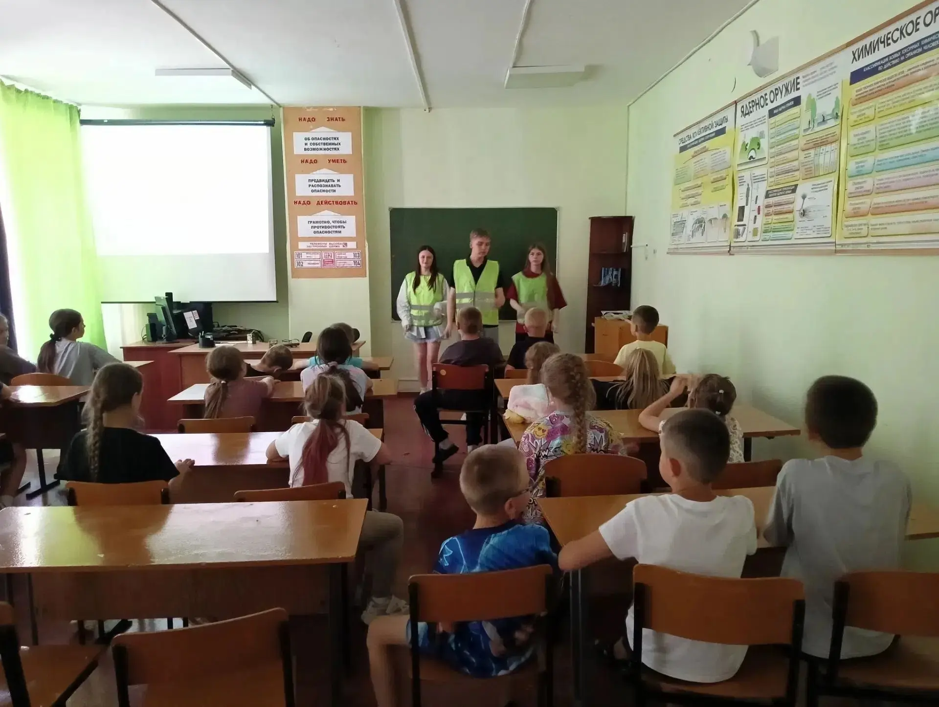 Последние деньки в пришкольном лагере по-прежнему кипят событиями. С утра приехал долгожданный Лазер