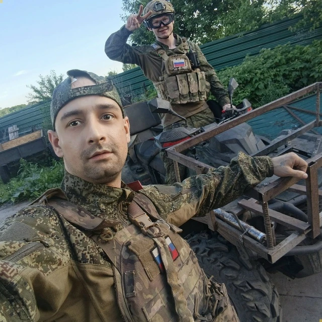 С приветом из зоны СВО ✌ Где-то дома их ждут родные — а они тут держат рубеж за всех нас.