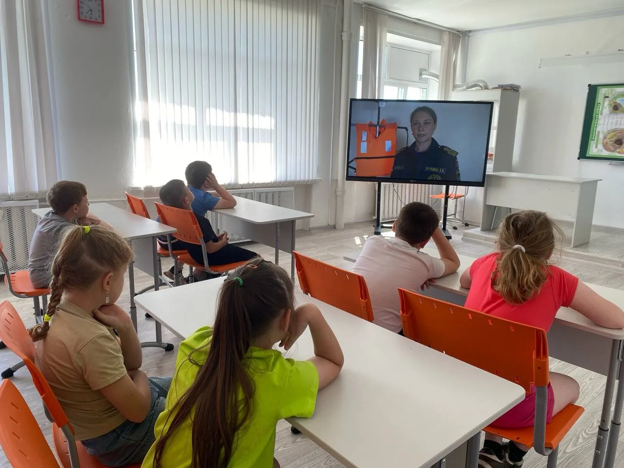 🏖️ Каникулы — время отдыха и веселья!
Но важно помнить правила безопасности на воде:

✅ не купаться