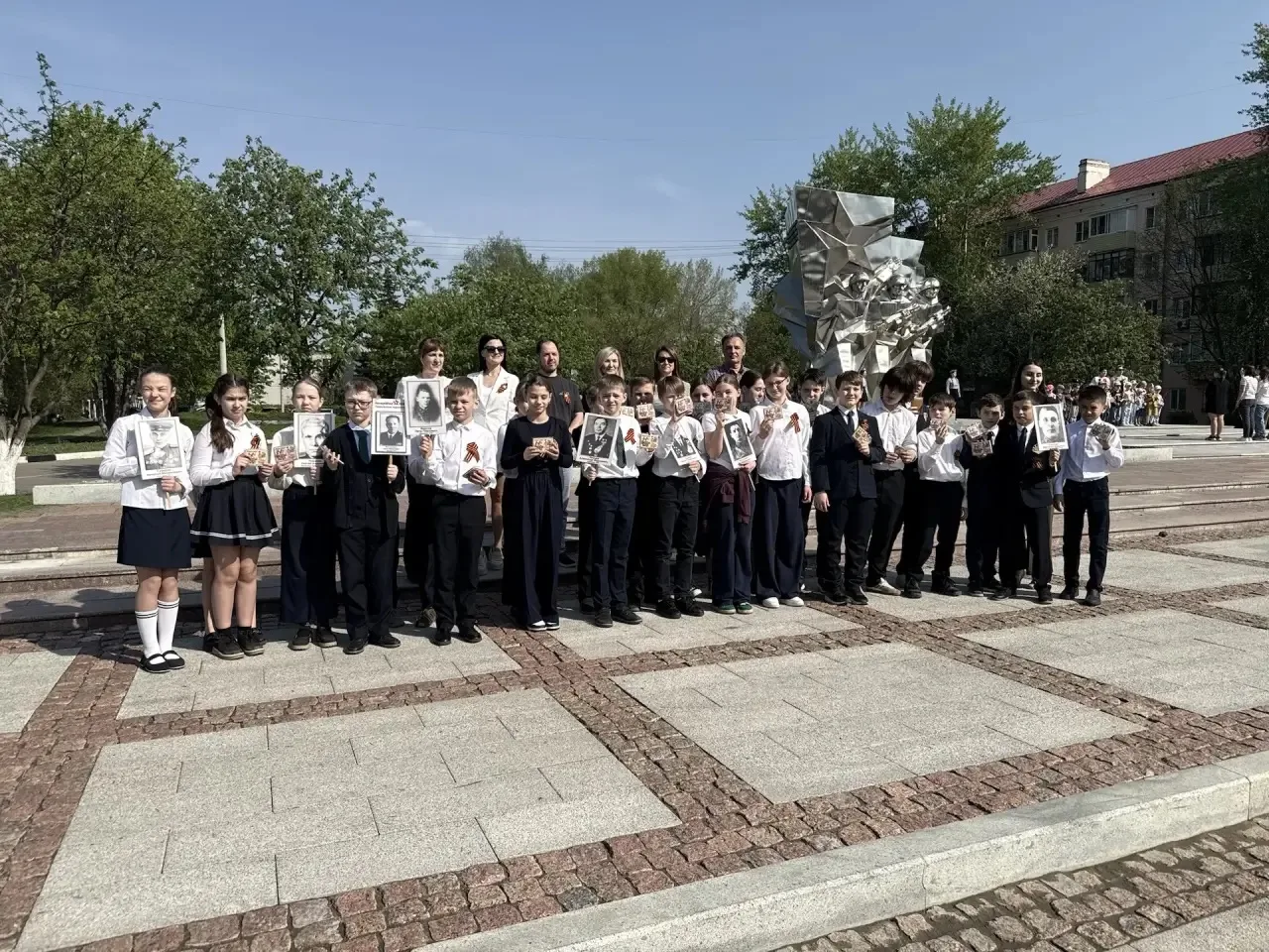 Никто не забыт: пятиклассники школы №18 вместе с родителями и партнёрами почтили память Подольских к
