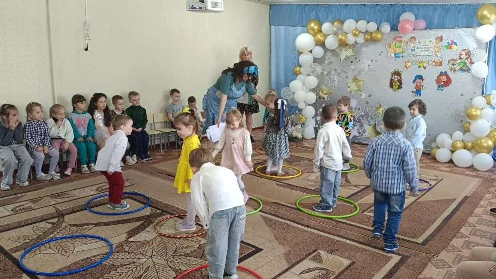 Пусть светит солнце в мире детства!