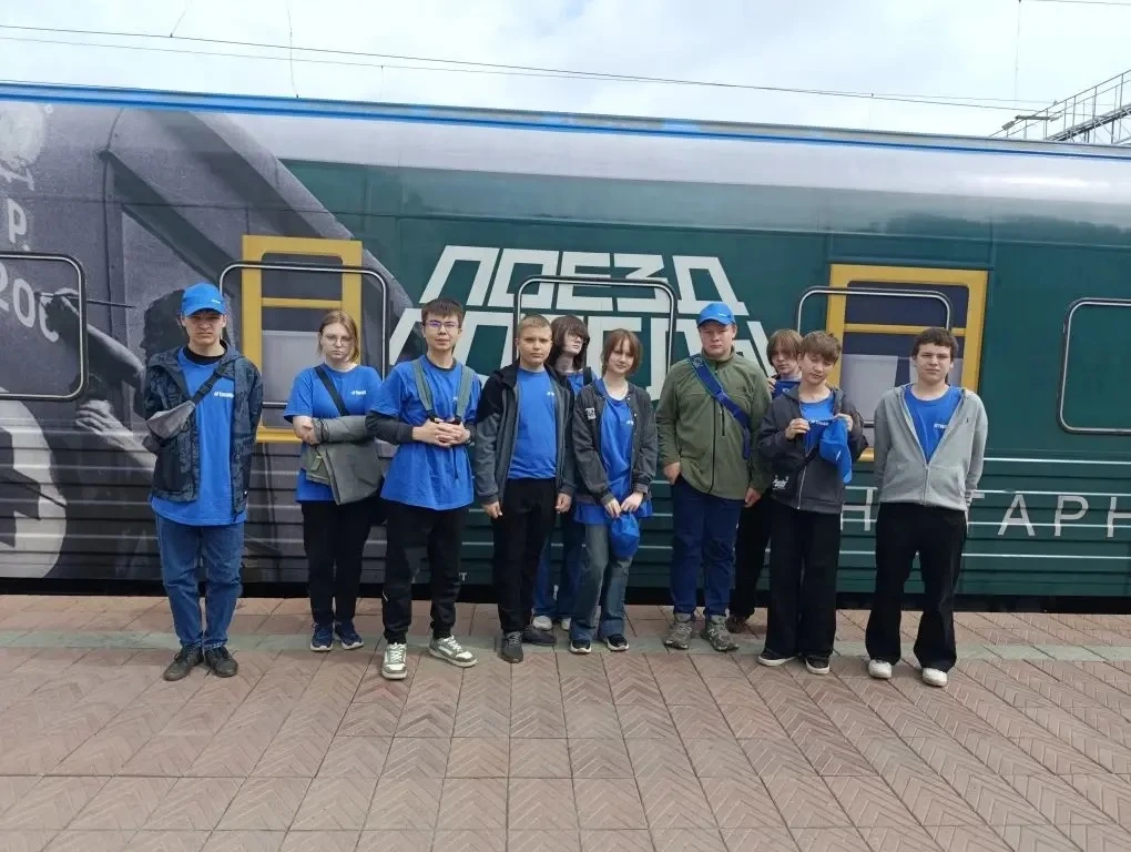 Десятого июня трудовой отряд "Зелёный десант" посетил передвижной музей "Поезд Победы".
На сегодняшн