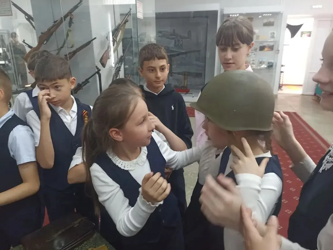 🇷🇺 Помнить, чтобы жить: урок мужества для 4 «В»  Учащиеся 4 «В» класса МБОУ СОШ 20 посетили тематиче