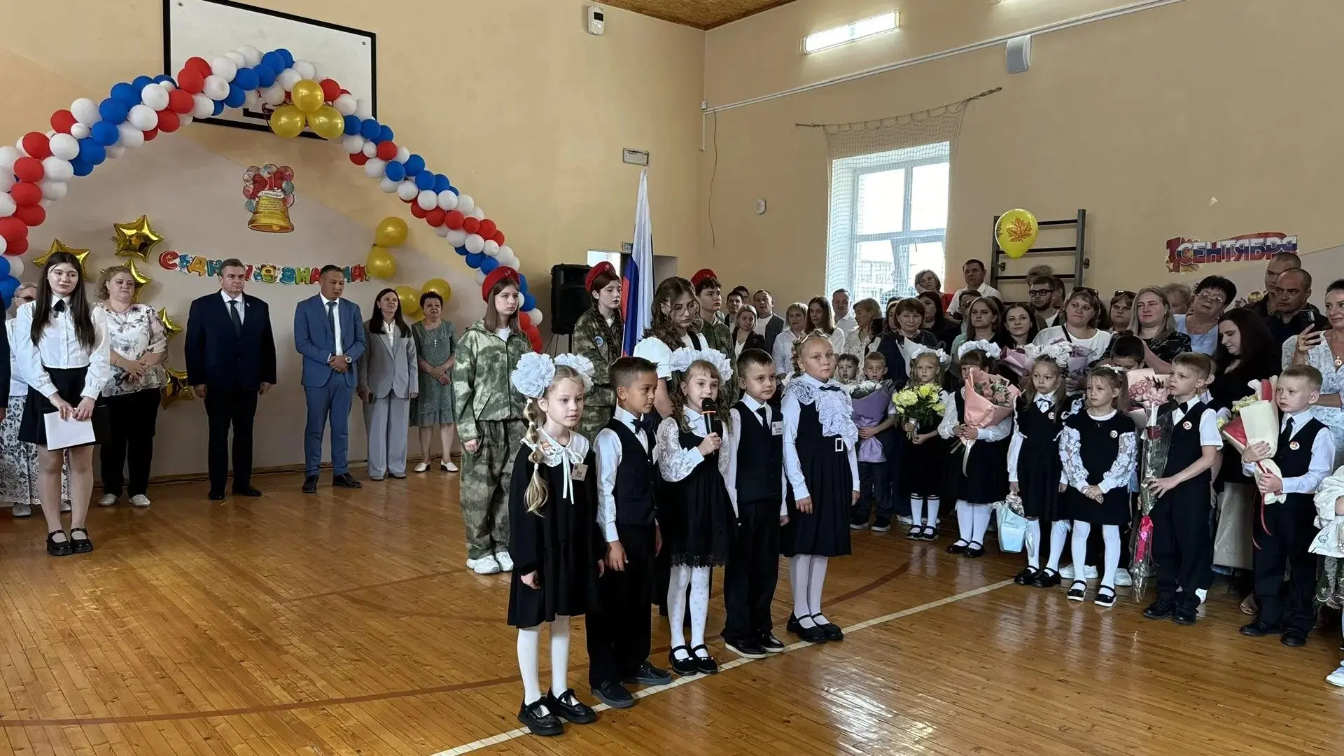 ДЕНЬ ЗНАНИЙ В РОДНОЙ ШКОЛЕ: ДМИТРИЙ КУЛАГИН ПОЗДРАВИЛ УЧЕНИКОВ, РОДИТЕЛЕЙ И ПЕДАГОГОВ