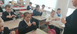 В 4А классе прошёл настоящий весенний мастер-класс по изготовлению пасхального букета! Ребята с боль
