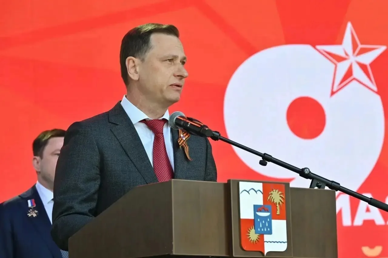 🇷🇺 Торжественный марш в Сочи: память о Великой Победе живет в сердцах поколений! 🇷🇺  📍 7 мая молодёж