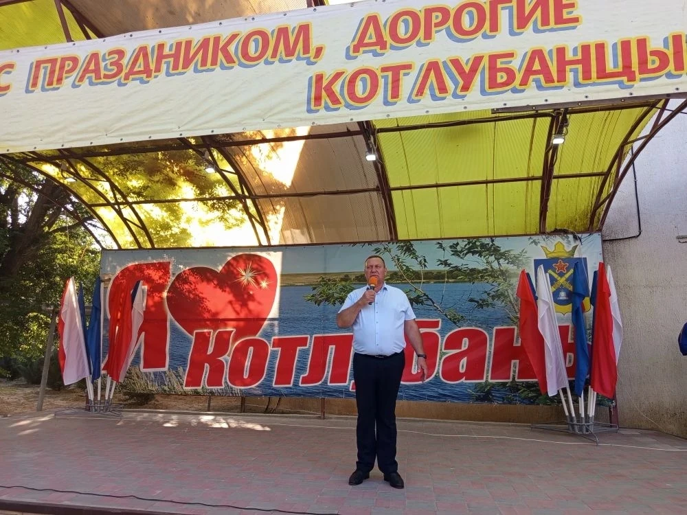 День России в Котлубани! ❤️

Сегодня вечером, 11 июня, на площади нашего замечательного ДК «Котлубан