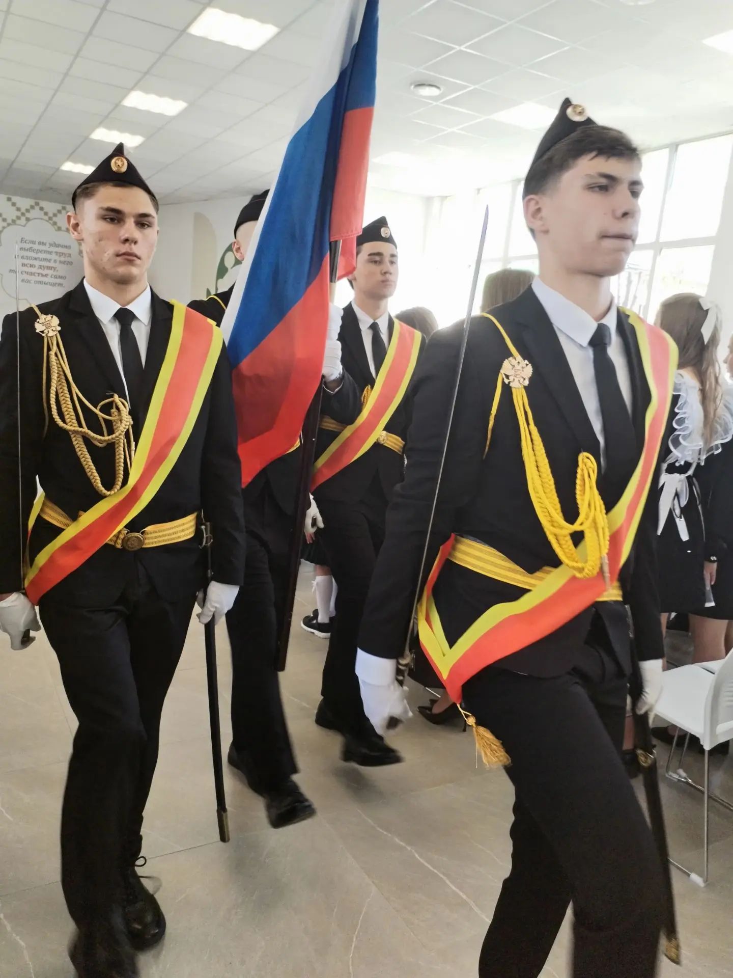 🇷🇺 Сегодня 1 сентября 2026 года утро в гимназии началось с традиционного первого в эт...
