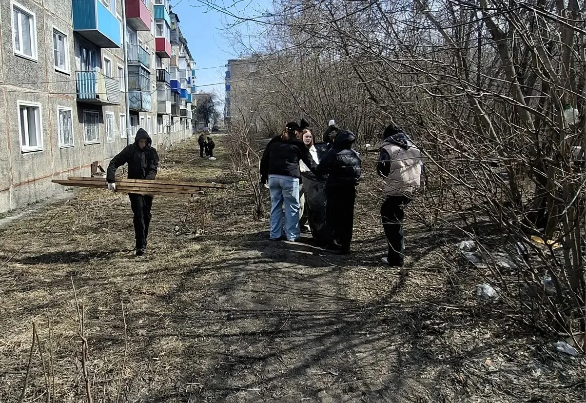 Учащиеся 🧑‍🤝‍🧑🧑‍🤝‍🧑ШКОЛЫ 25 за чистоту района❗  В стремлении сделать свой район чище объединились уч