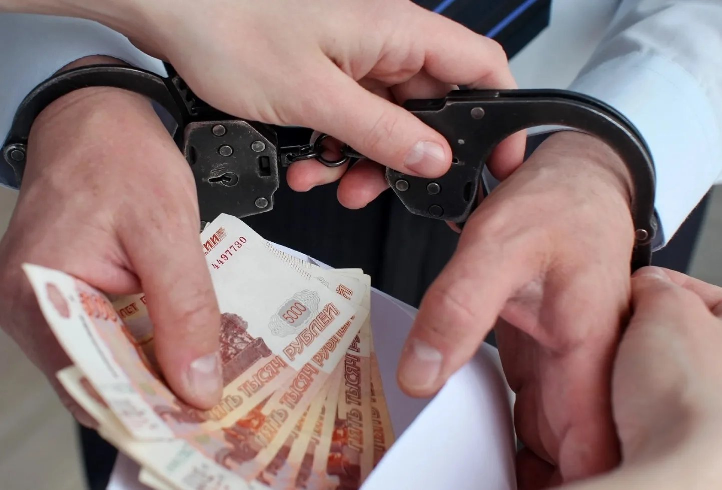 ❗Тамбовские приставы взыскали с взяточника 1,14 млн рублей ущерба ⚖ 
 
Мужчина, осуждённый за взятку