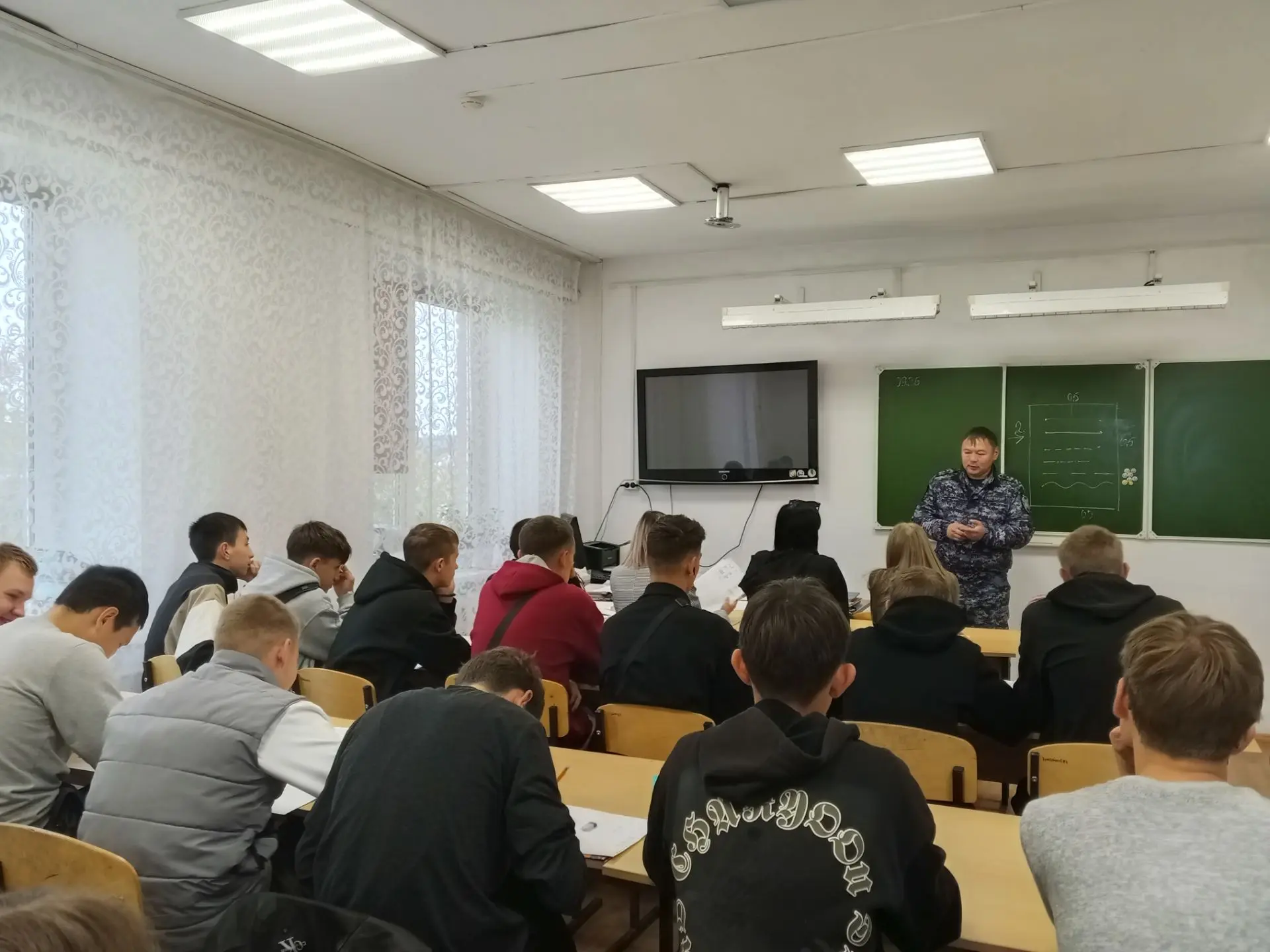 👮‍♂️ Сегодня в техникуме была встреча с сотрудниками Росгвардии!