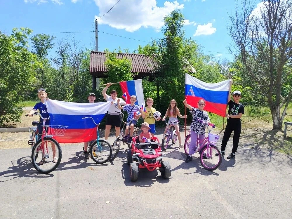 Велопробег с флагами России🇷🇺 
ВЕЛИКАЯ И ГОРДАЯ,  ВЛАСТНАЯ, НАРОДНАЯ 🇷🇺
Сибирьковый сельский клу