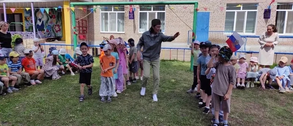 🇷🇺 "Россия — это мы!» 

В преддверии 12 июня в нашей подготовительной группе  прошёл тематический 