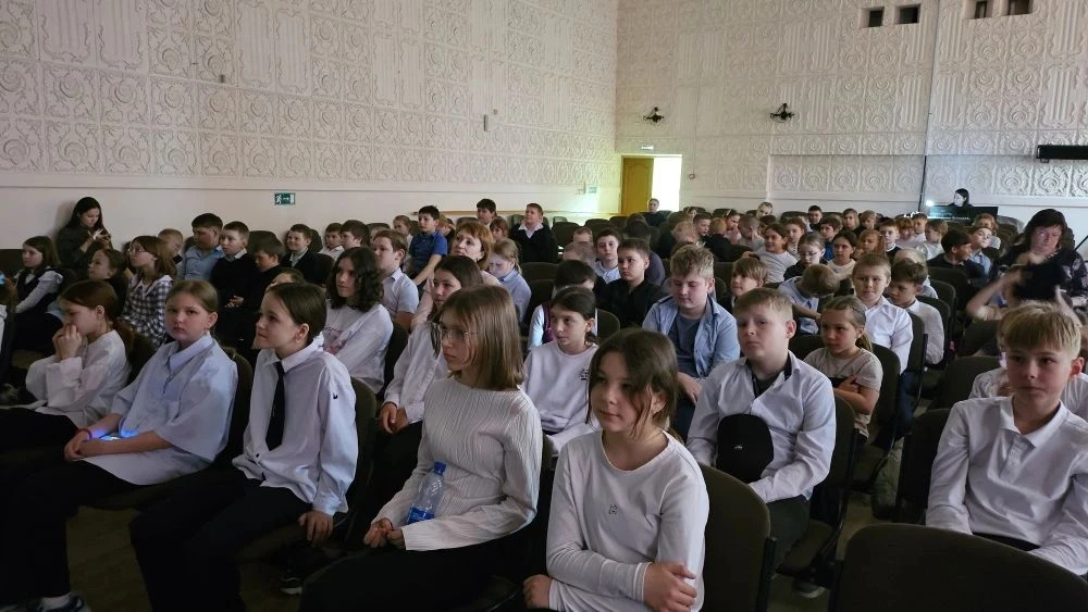 🚀 В ДК села Ягодное прошло познавательное мероприятие ко Дню космонавтики!  Для учеников начальной ш