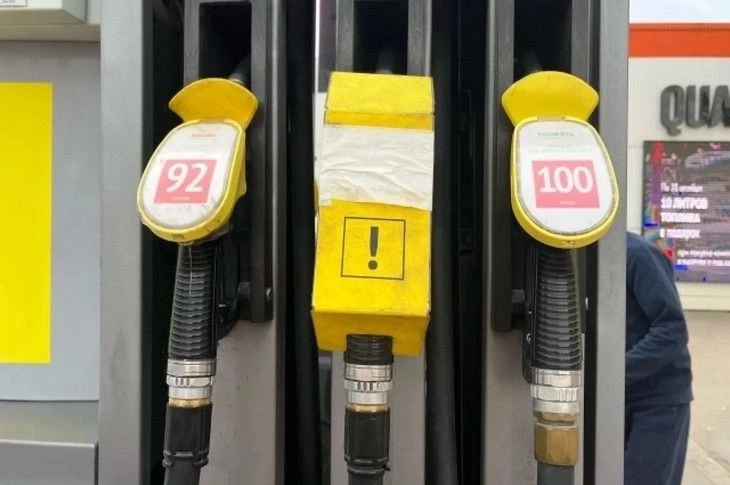 В Крыму прекратили продажу топлива на АЗС: что известно о ситуации https://vestnickprimanich.ru/v-kr