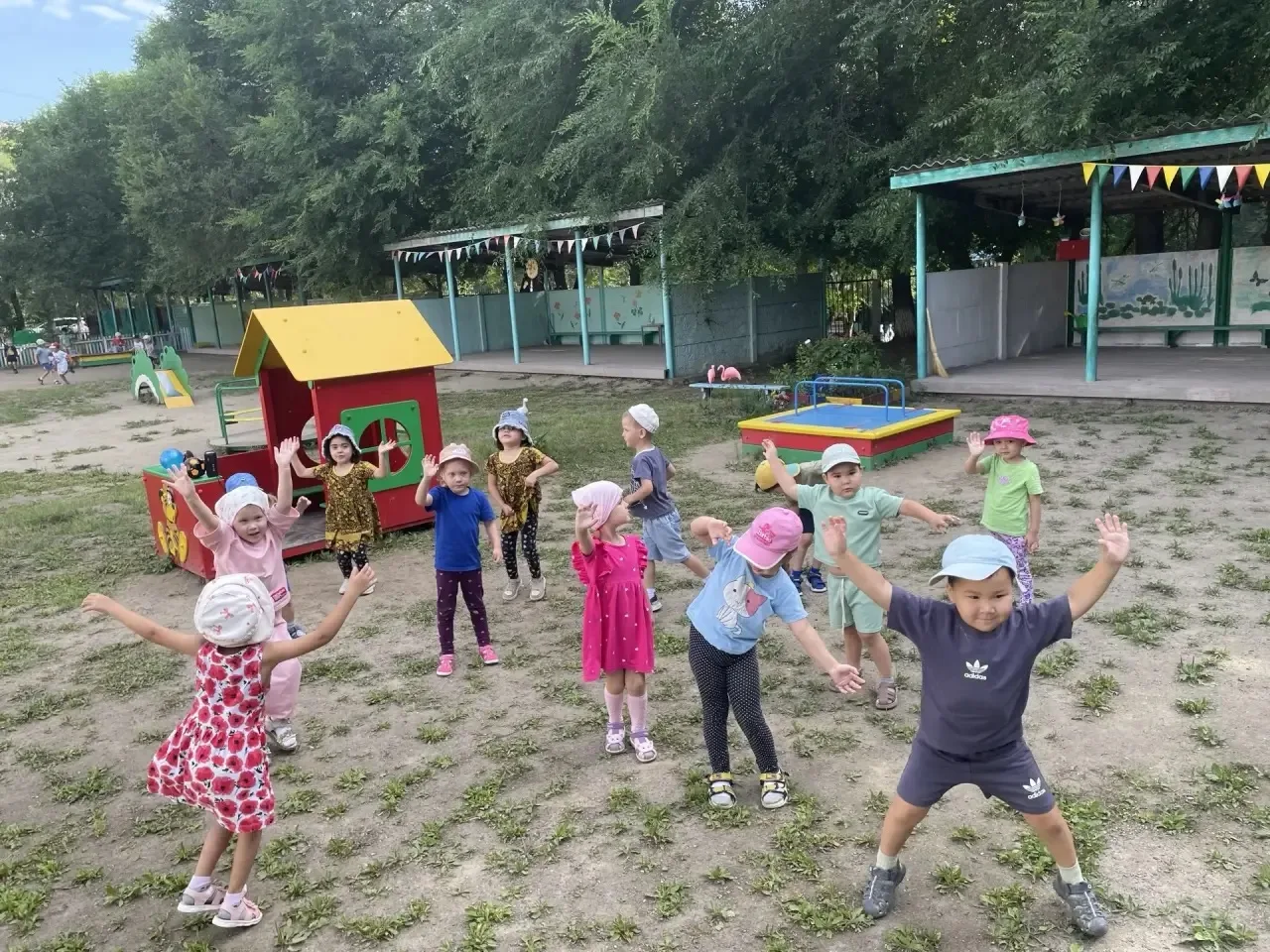 Самые солнечные будни — у наших малышей! ☀️