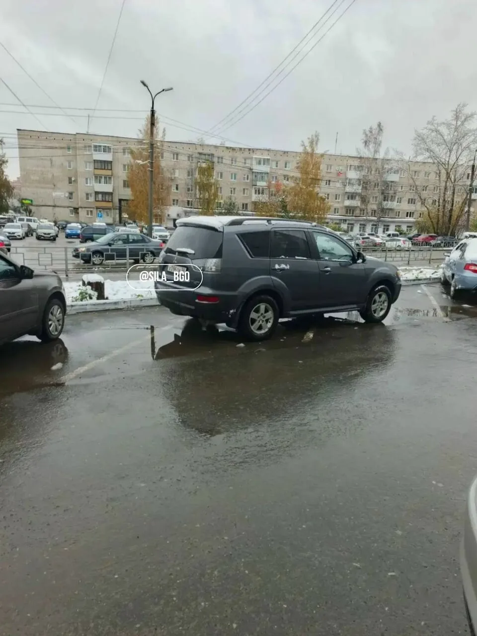 👑 «Царь приехал»: парковка у Берёзовской больницы удивила местных жителей
