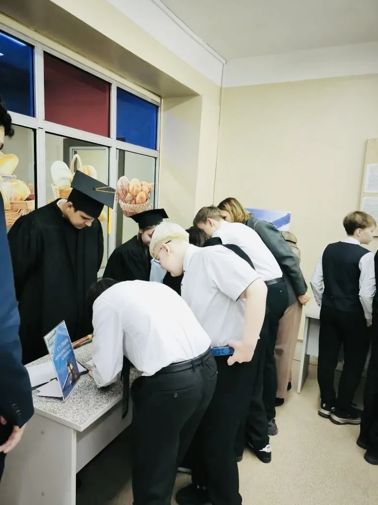 Профориентация в школе  Учащиеся 7Г класса посетили Хабаровский торгово-экономический техникум, где 