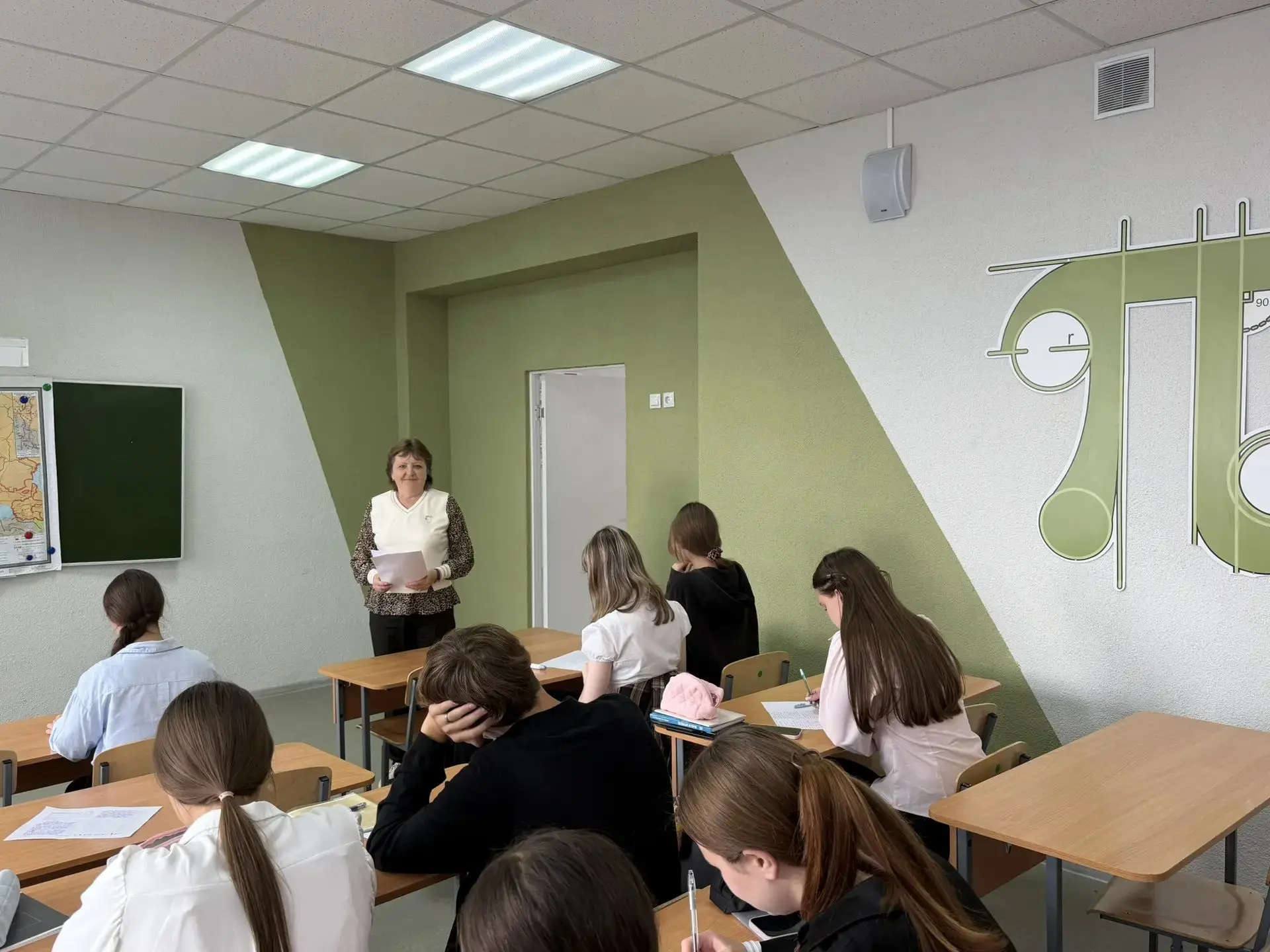 8 сентября ученики 10 класса приняли участие во Всероссийском диктанте «Россия – дом на...