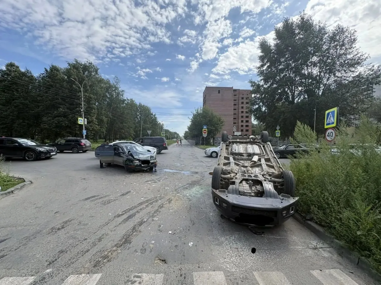 🚘 Три человека, включая ребёнка, пострадали в ДТП на перекрёстке дублёра улицы Петухова и улицы Гро