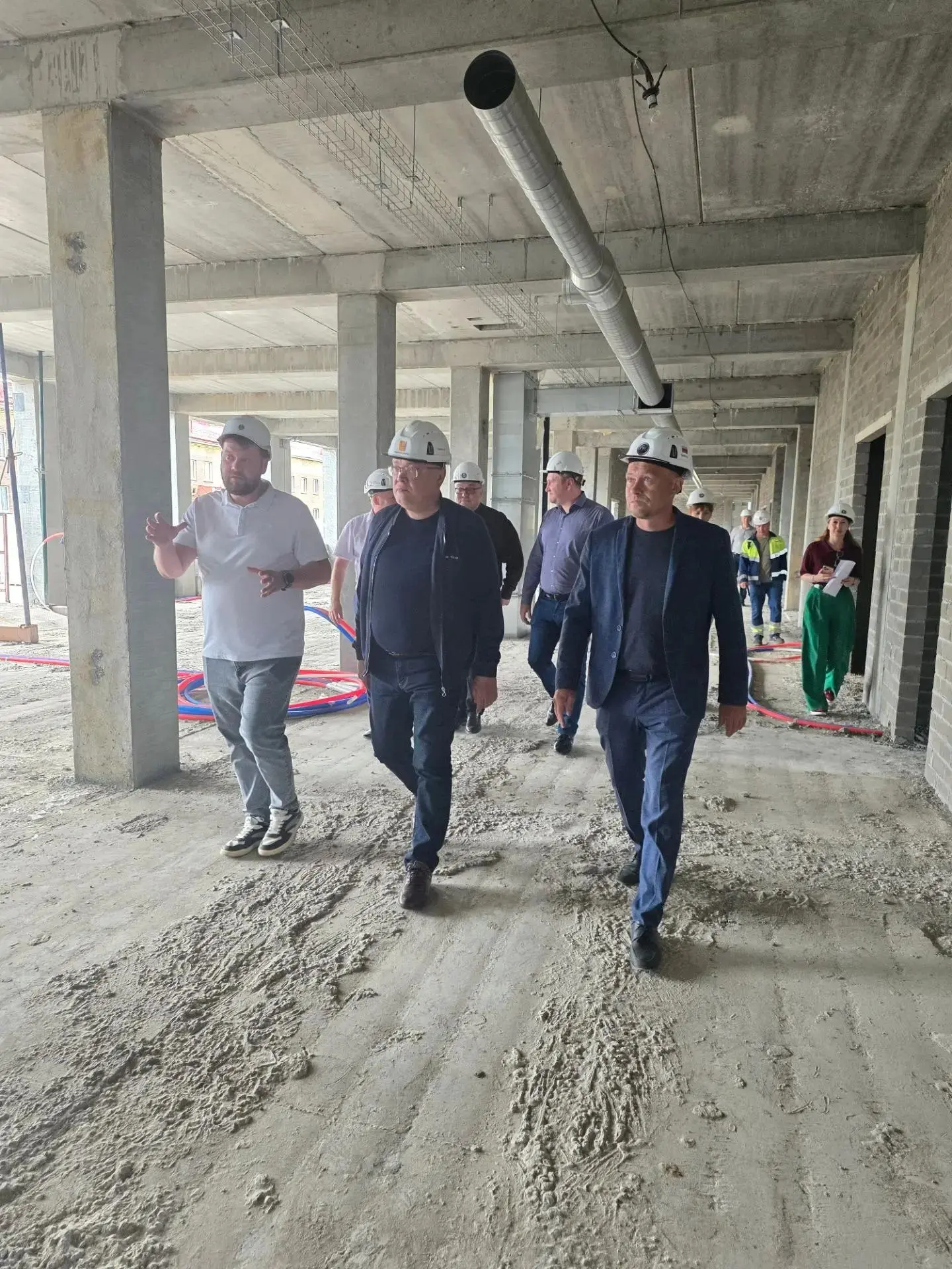 Сегодня работаю в Нолинске.

Проверил ход строительства нового корпуса школы. Действующее здание общ