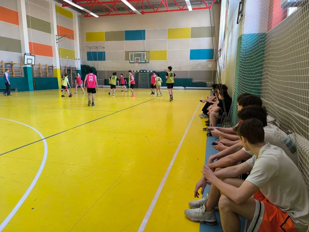 🏀 Вчера в школьном спортзале состоялось торжественное открытие турнира по баскетболу на «Кубок дирек