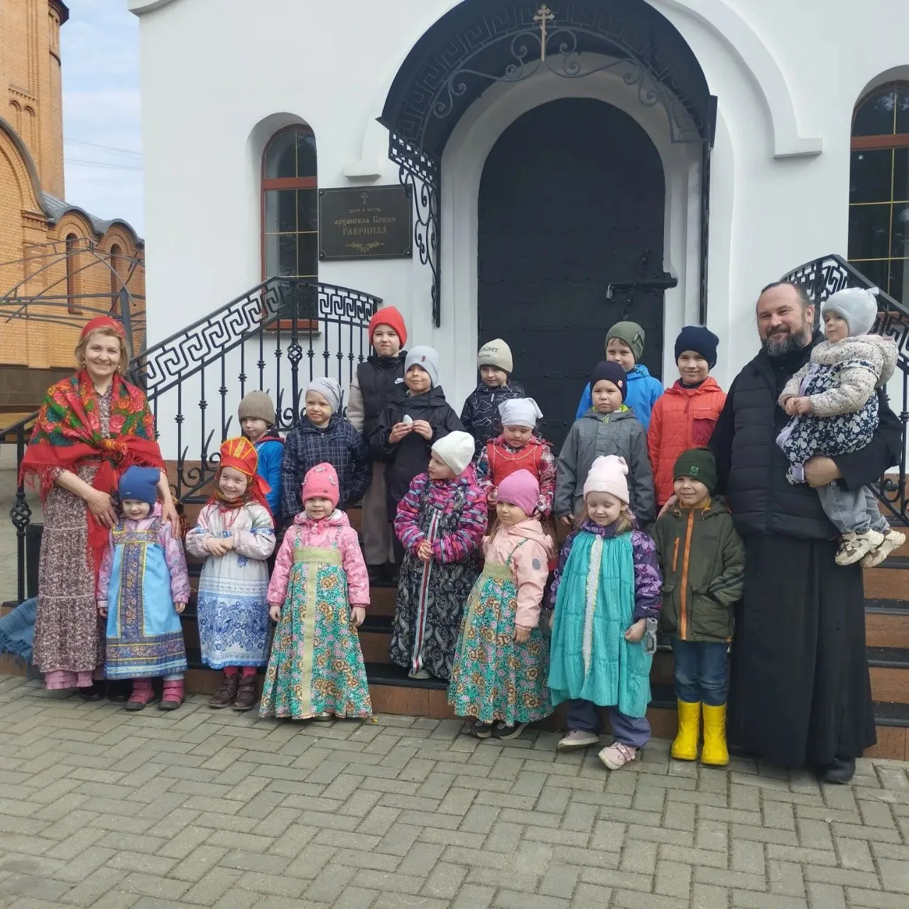 Пасхальная радость в гостях у храма! 🌸✨  Сегодня ребята из 10 группы 7 детского сада  нашего ОЦ сове