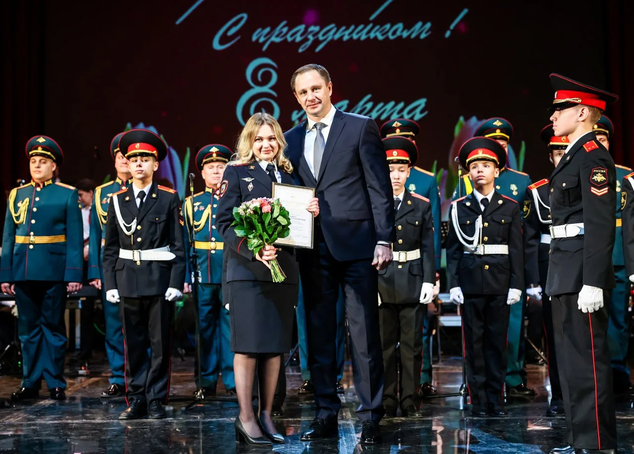 В ДК «Подмосковье» поздравил с предстоящим праздником 8 Марта наших прекрасных, самых неповторимых и
