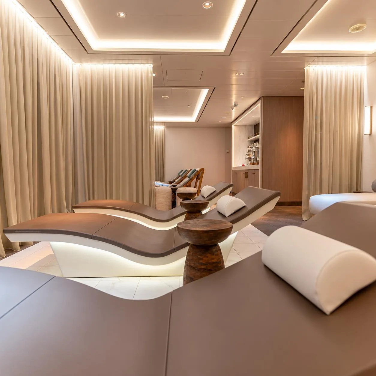 Khuzama - премиум-концепция на лайнере Aroya Cruises