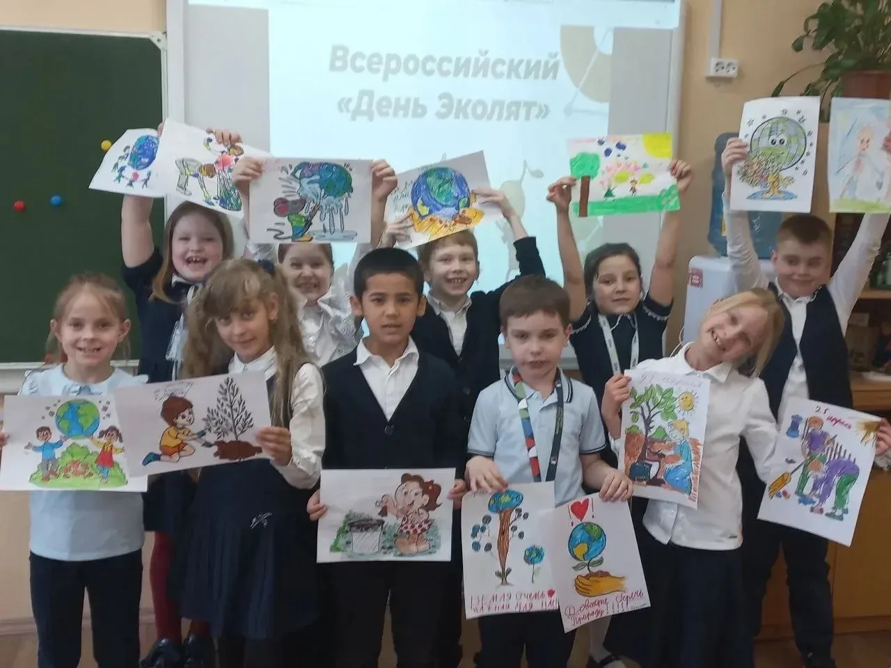 ДЕНЬ ЭКОЛЯТ  В начальной школе прошёл Всероссийский день Эколят, который растянулся на целую неделю.