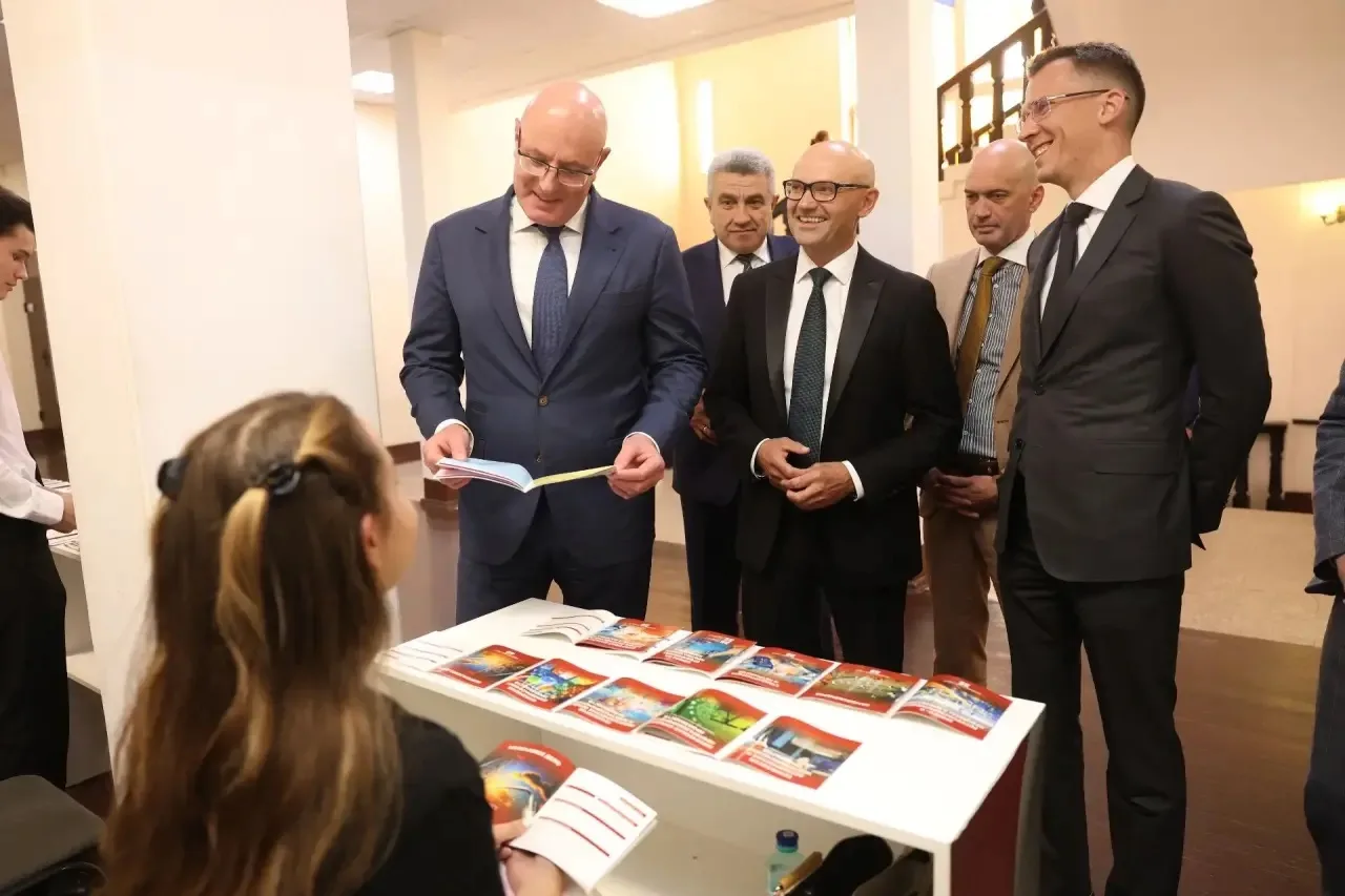 Сегодня КНИТУ с рабочим визитом посетили заместитель Председателя Правительства Российс...