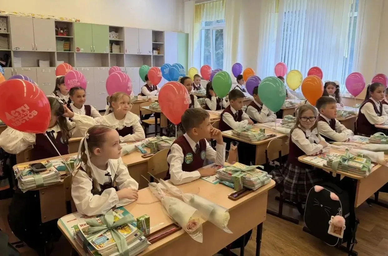 🌸 Обучающиеся 3А класса присоединились к благотворительной акции «Дети вместо цветов» ...
