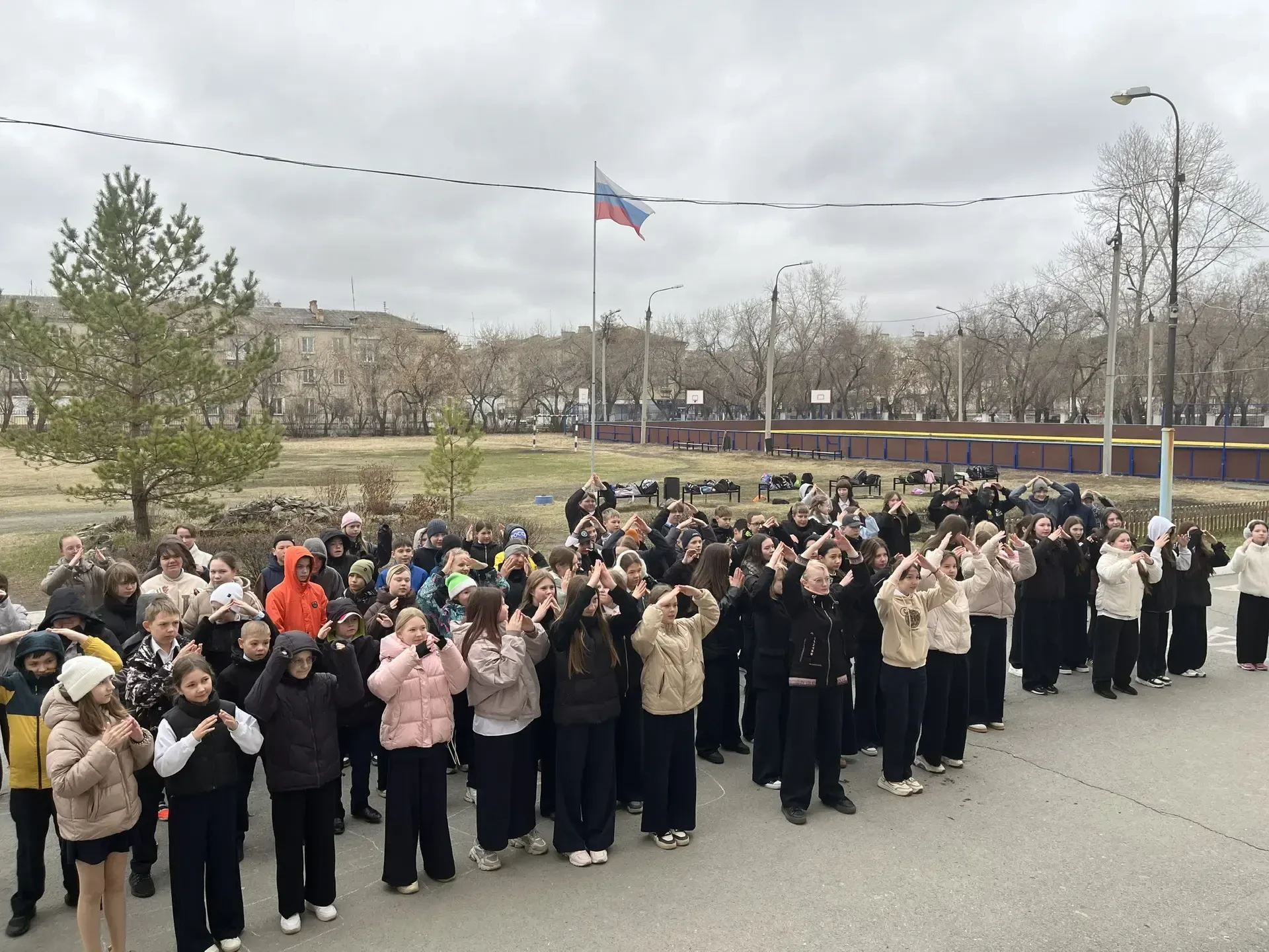 Космическая зарядка — встречаем День космонавтики с пользой! ﻿﻿﻿🔌Сегодня в нашей школе случилось нас