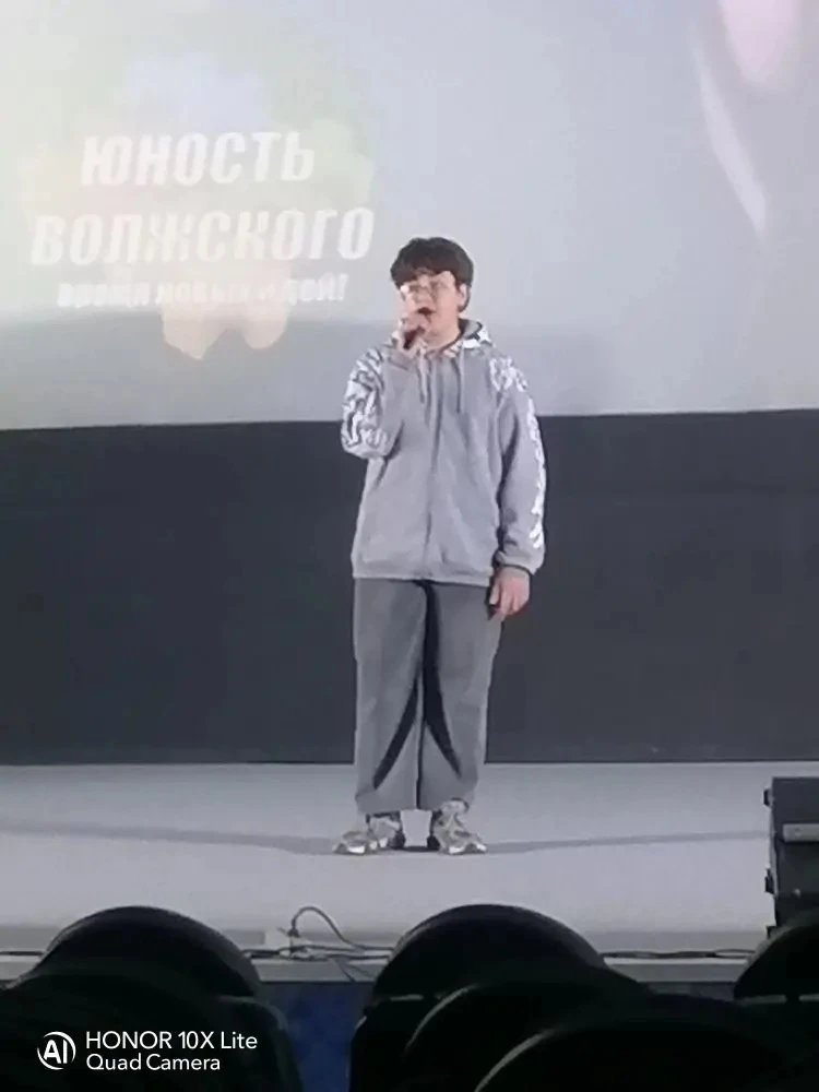 🎙️ГОЛОС ВОЛЖСКОГО✨ Ученик 5 в класса Халатян Дмитрий стал обладателем «Гран-При» городского конкурса