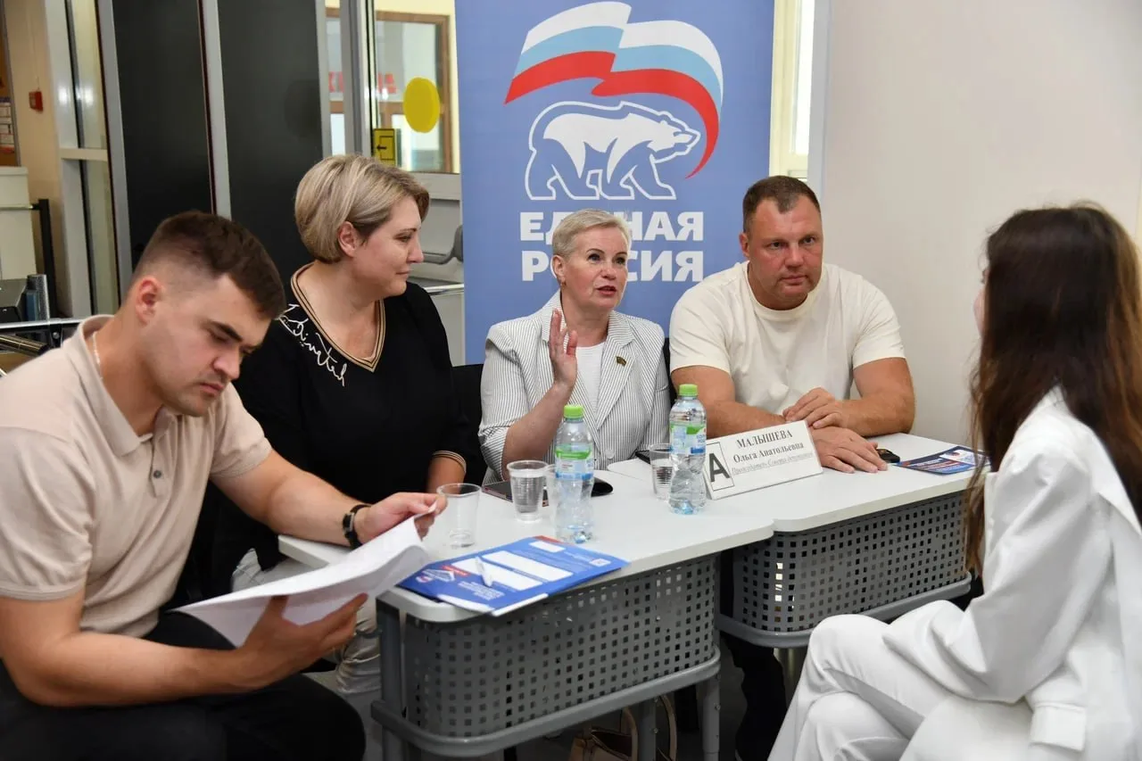📍 Выездная администрация прошла в деревне Черная

Встреча с жителями в формате «выездной администра
