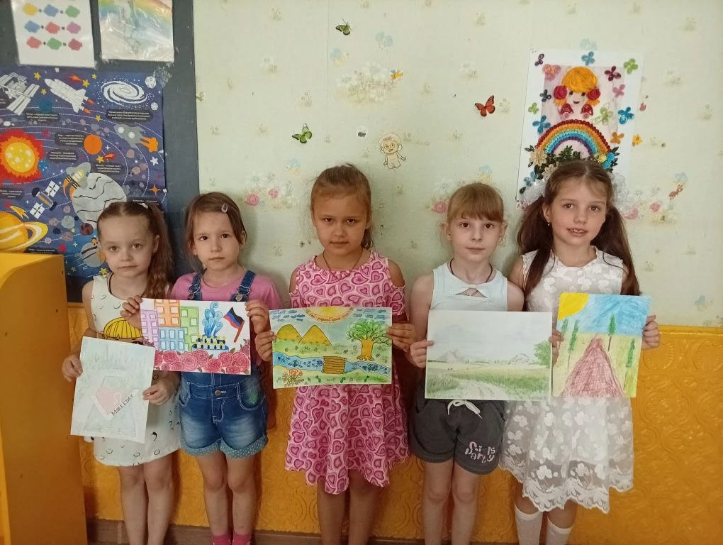 В подготовительной группе прошло занятие по рисованию на тему:"Мой родной край.'