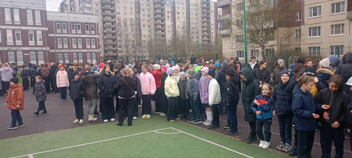 Объектовая тренировка прошла сегодня в гимназии, по легенде - произошло возгорание в библиотеке. Эва