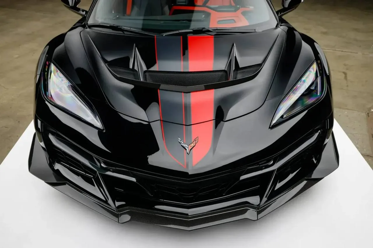 Новый Corvette ZR1X уже перепродают почти за ПОЛМИЛЛИОНА долларов — ставки на аукционе ...