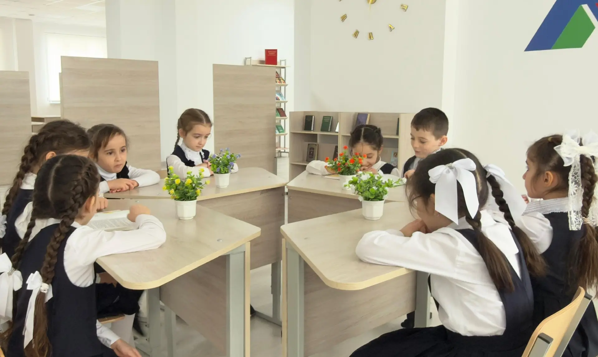 В первом «а» классе прошло увлекательное внеурочное мероприятие, посвящённое 120-летию ...