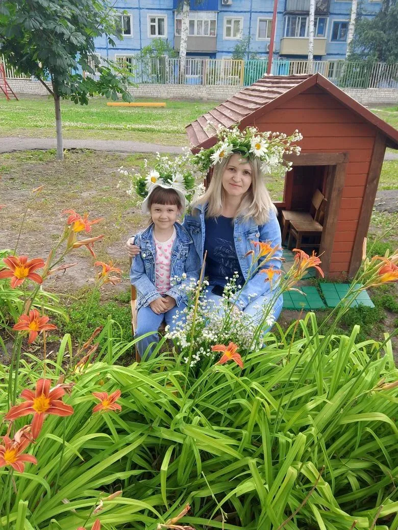 Утром в День семьи, любви и верности  была организована праздничная фотозона, где родителей и малыше