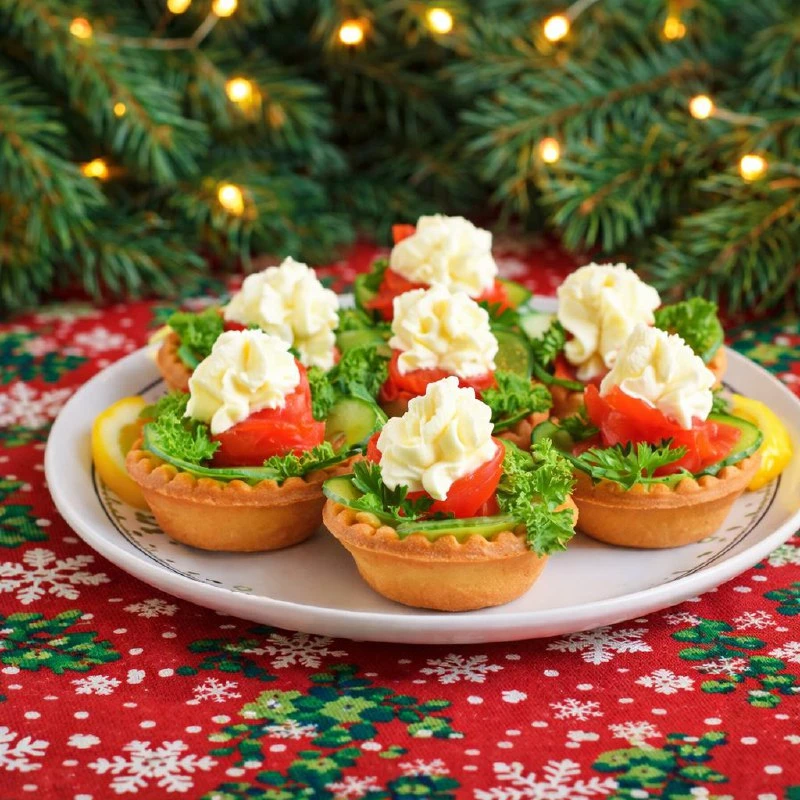 ТАРТАЛЕТКИ С ТВОРОЖНЫМ СЫРОМ, ОГУРЦОМ И РЫБОЙ