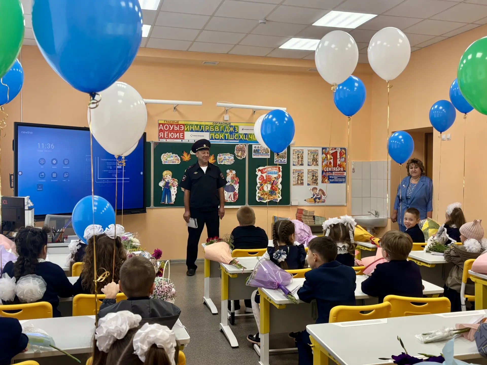 👮🏻‍♂️🍁🏫Госавтоинспекция Белорецкого района поздравила первоклассников с Днём знаний