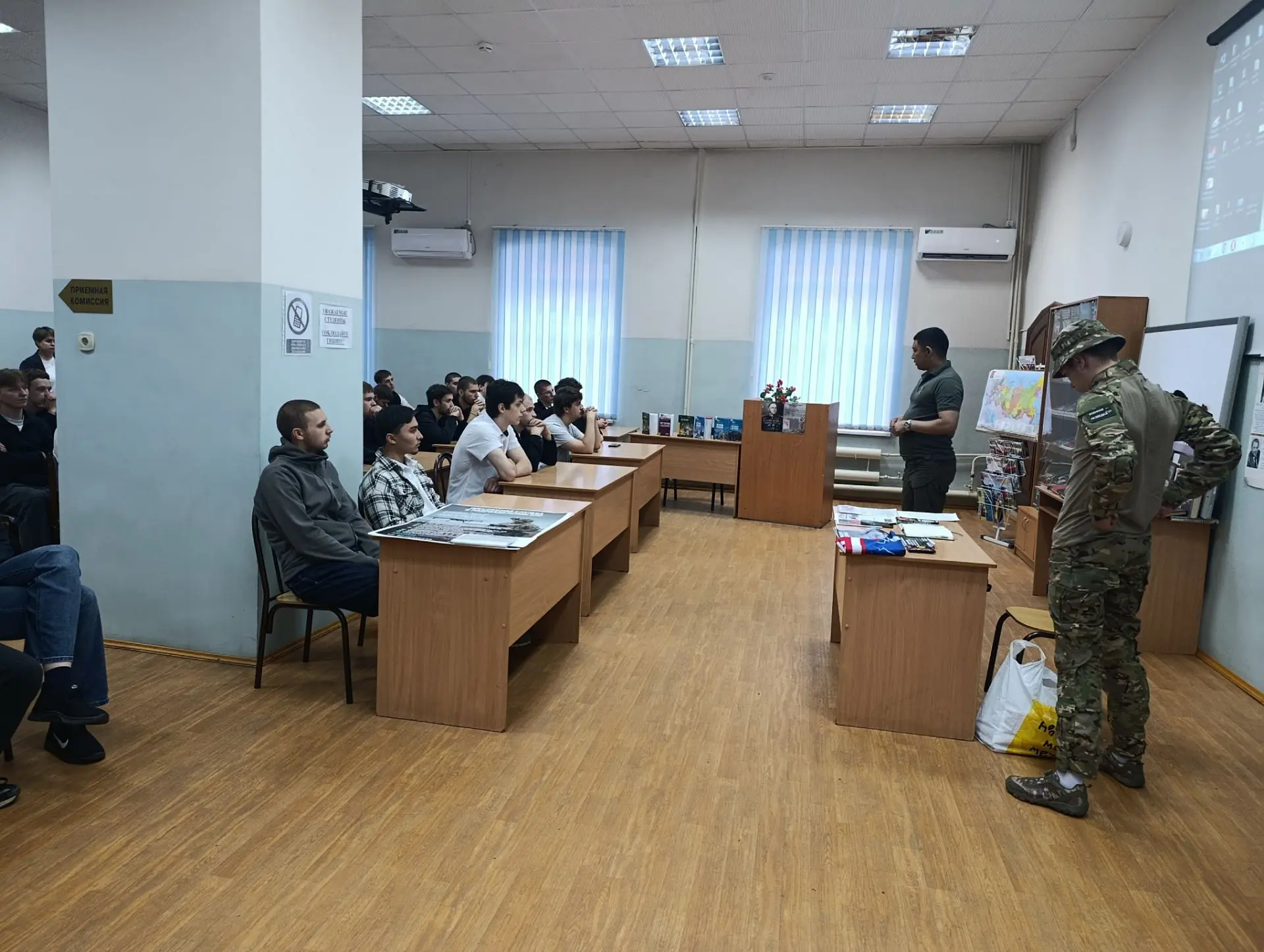 В ГАПОУ "ОАТК им. В.Н. Бевзюка"  состоялся диалог на равных с Героем России Т. С. Уралбаевым. 
В ход