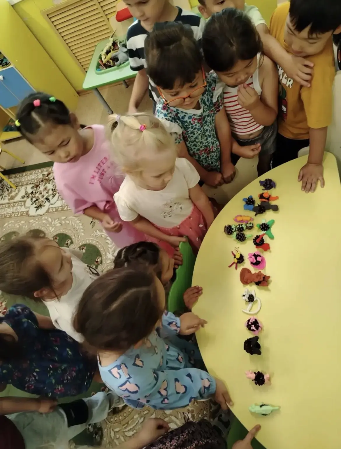 Воспитанница группы «Ягодки» совместно с родителями, сделала разных животных из природн...